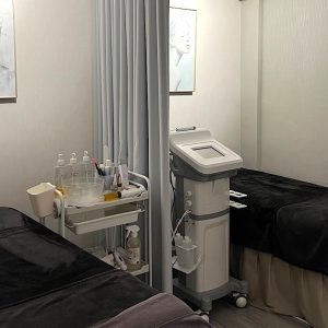 丸美肌膚｜台北中山旗艦店｜大安總店 韓國皮膚管理 韓式水飛梭 私密處除毛 牙齒淨白 MTS 男生做臉 台北美容 經典粉刺調理 韓國中胚層微電流透膚儀 音波水光導入 液態皮秒 液態海藻針 德國水針喚膚 A醇喚膚 膠原彈力微雕 童顏肌因線雕 小V臉拉提 日式冰肌除毛